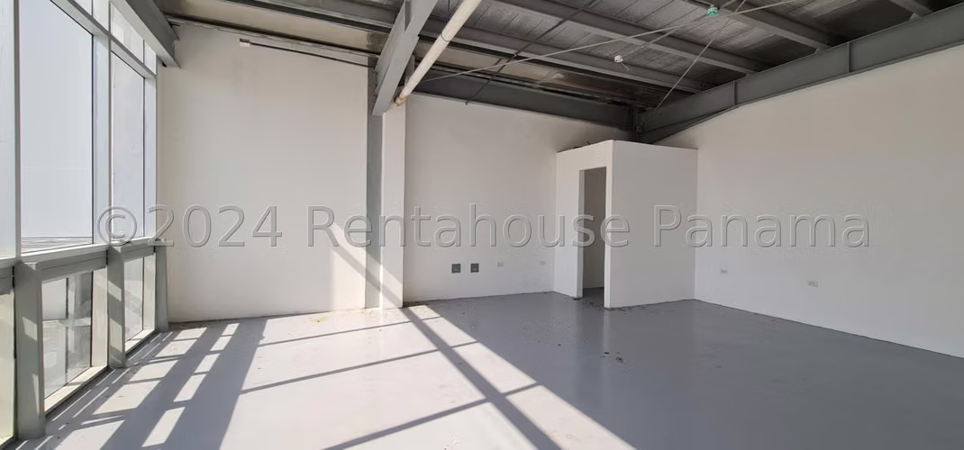 Galera en Venta en Parque Lefevre 24EPP6044 - Imagen 5