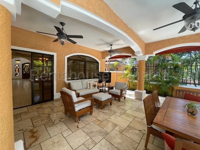 ALQUILER DE CASA EN CLAYTON VILLAGE CLAYTON HQ