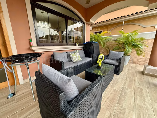 Se Alquila Casa en Costa Sur YDU