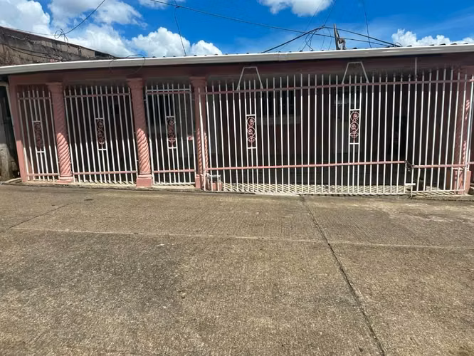 Se vende o alquila cómoda casa con piscina en Cativá, Colón - Imagen 5