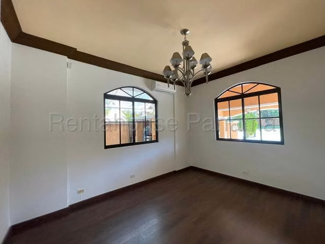 Casa en alquiler en Clayton Village 26LRL8985
