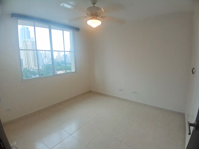 Elegante Residencia en Piso Alto con Amenidades Premium en una Ubicación Privilegiada