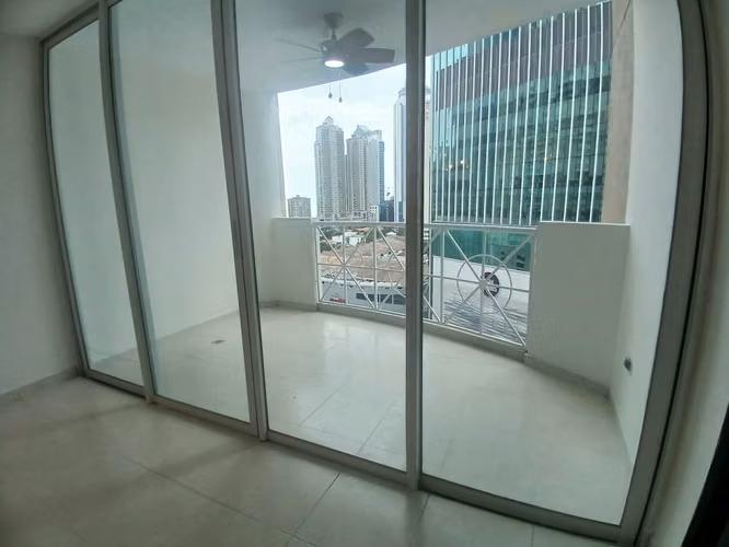 Elegante Residencia en Piso Alto con Amenidades Premium en una Ubicación Privilegiada