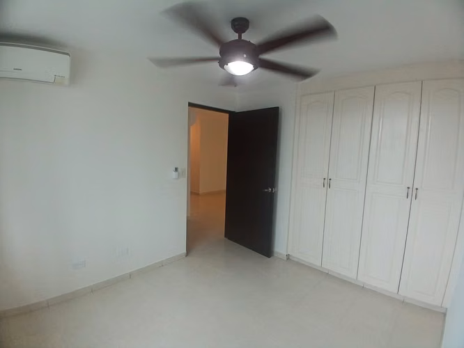 Elegante Residencia en Piso Alto con Amenidades Premium en una Ubicación Privilegiada