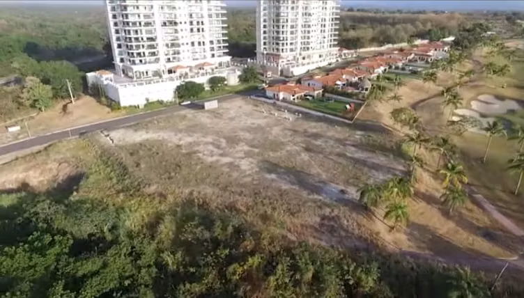 Exclusivo Terreno de Gran Escala para Proyecto Residencial en Entorno de Golf, Marina y Playa