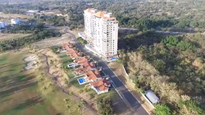 Exclusivo Terreno de Gran Escala para Proyecto Residencial en Entorno de Golf, Marina y Playa