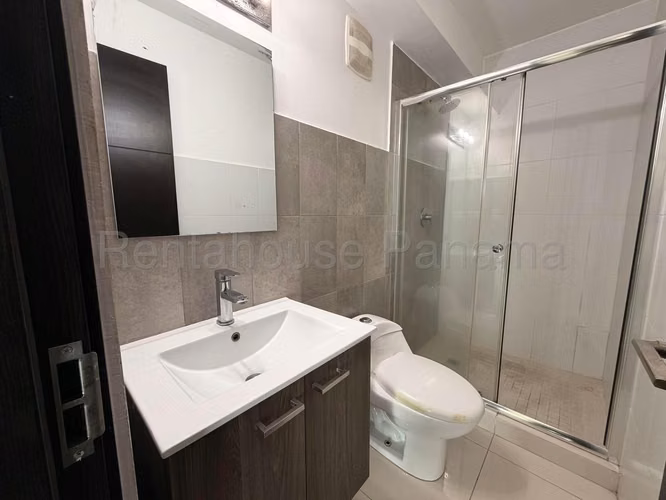 Alquilo apartamento en Via España MPM 26-8989