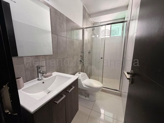 Alquilo apartamento en Via España MPM 26-8989