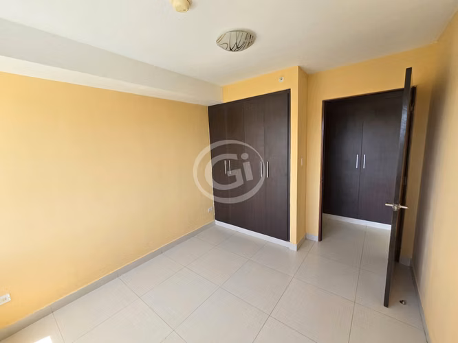 Venta Apartamento Midrise Woodlands. Remate