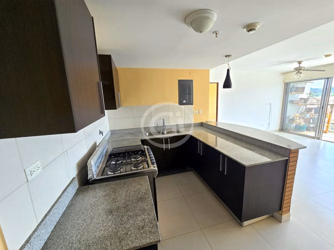 Venta Apartamento Midrise Woodlands. Remate