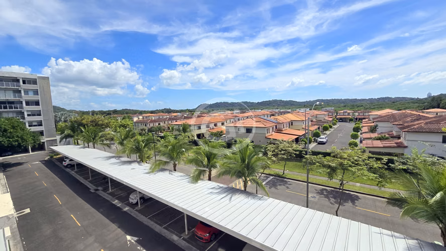 Venta Apartamento Midrise Woodlands. Remate