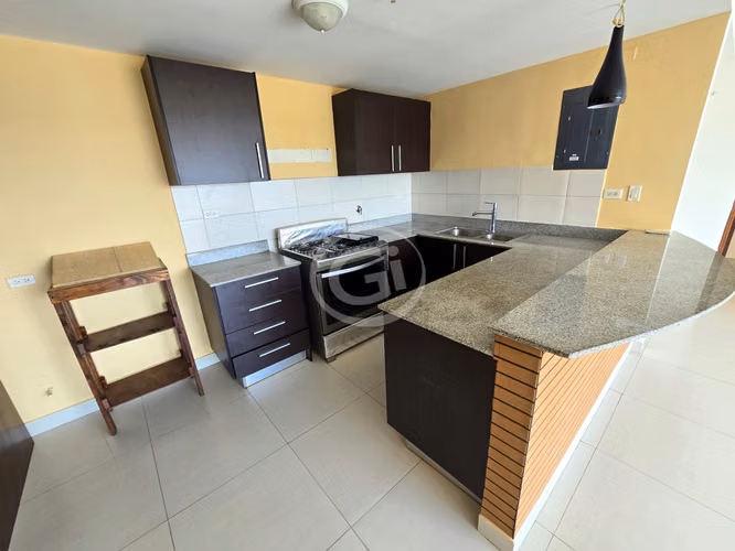 Venta Apartamento Midrise Woodlands. Remate