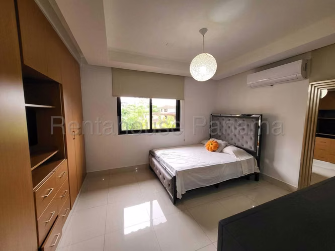 Venta Casa Embassy Club Clayton 26YCG8990