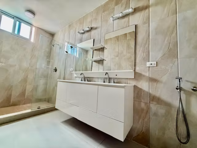 Se alquila apartamento en Costa del Este PH Top Tower Amoblado LH - Imagen 12