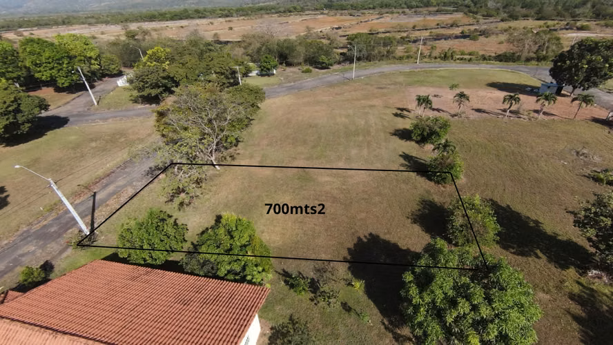 SE VENDE TERRENO PRIVADO EN CHAME - 700 m²