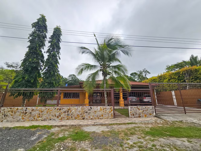 VENTA DE ESPACIOSA CASA DE CAMPO CON POTENCIAL INFINITO EN CERMEÑO - RM