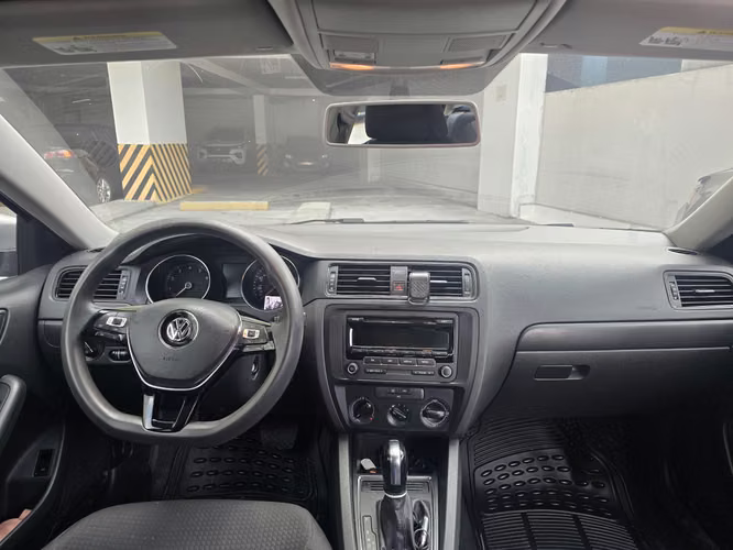 VOLKSWAGEN JETTA 2015 – ¡Excelente Estado y Listo para Traspaso!