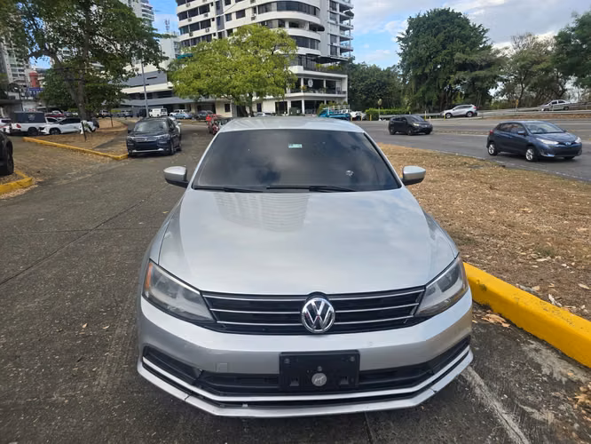 VOLKSWAGEN JETTA 2015 – ¡Excelente Estado y Listo para Traspaso!