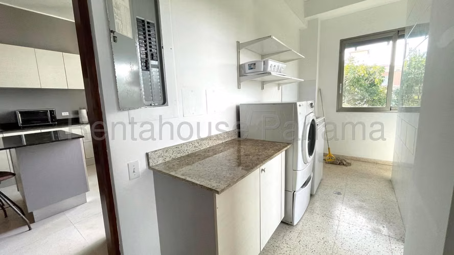 Venta de Apartamento Con Amplia Terraza y Vista al Mar 26*8205Mfk