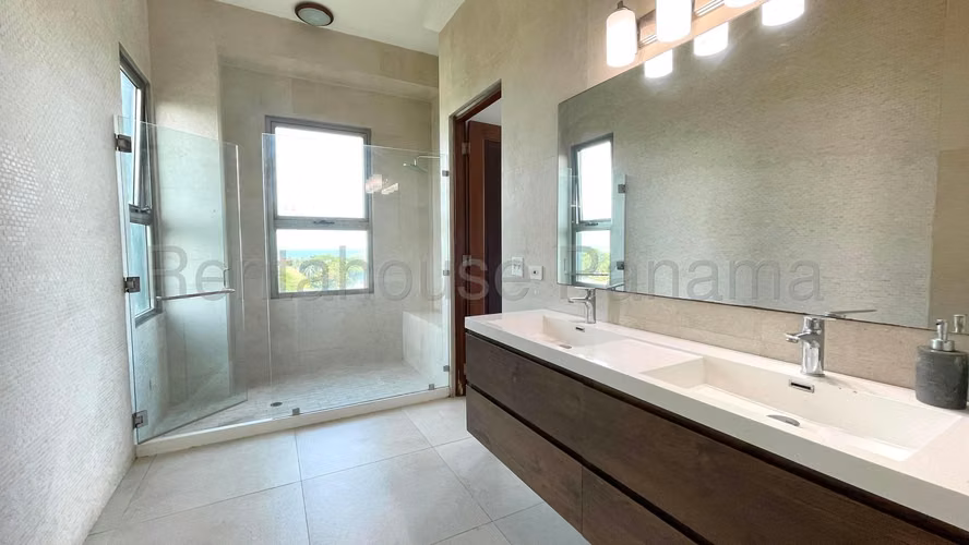 Venta de Apartamento Con Amplia Terraza y Vista al Mar 26*8205Mfk