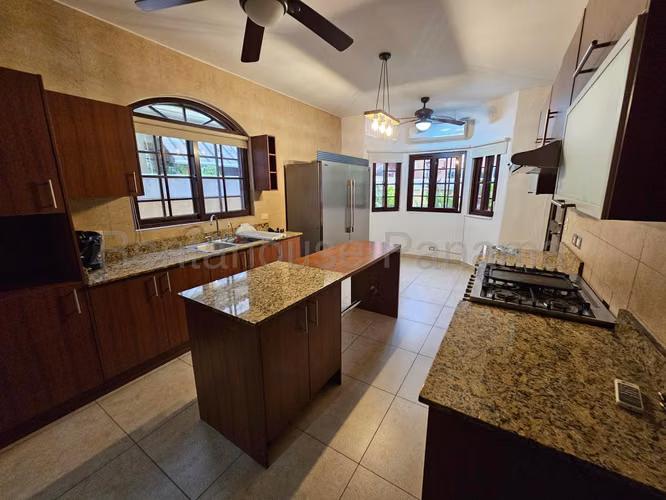 Casa en Venta en Costa Sur 26EPP8675