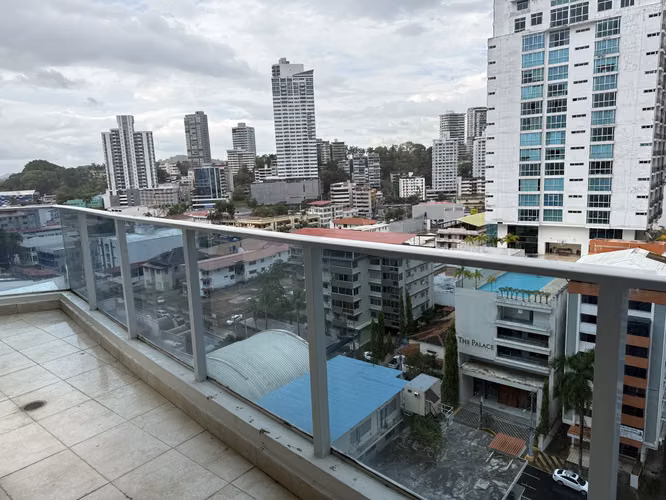 Amplio condominio Bella Vista en Ciudad de Panamá, Panamá