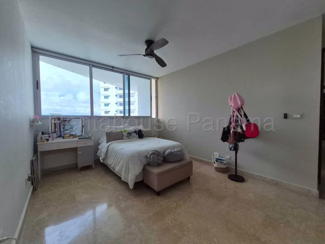 Se Alquila Apartamento en Costa del Este VLU26-8952