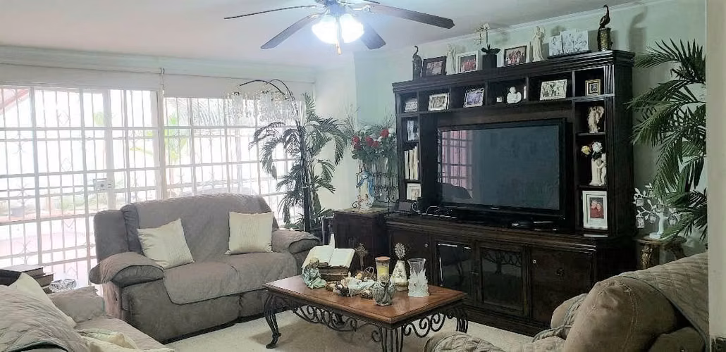 VENDO CASA EN BELLA VISTA, CALLE 50 PARA  VIVIENDA, OFICINA O NEGOCIO