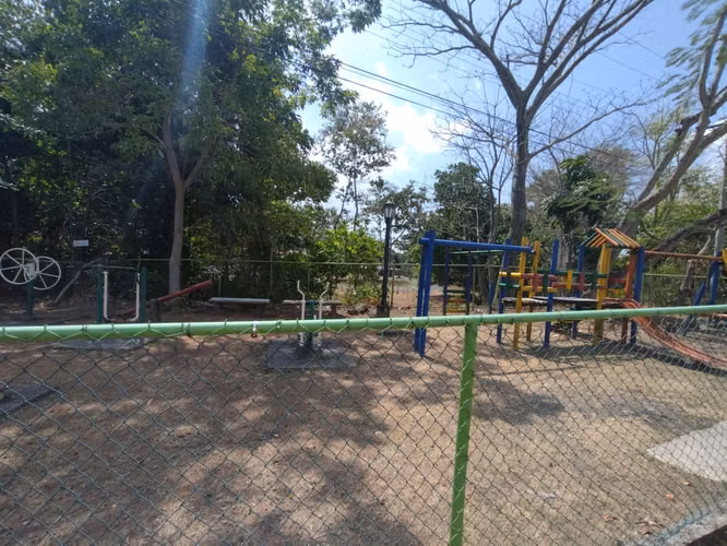 CASA REMODELADA EN VENTA EN LA ARBOLEDA DEL GOLF RUFINA ALFARO
