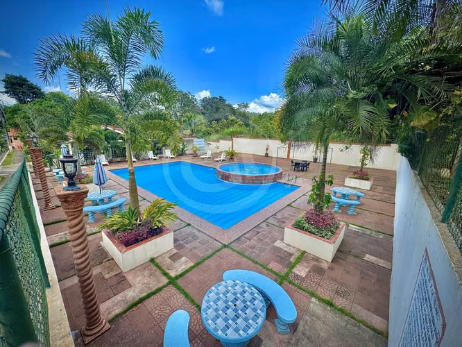 Más espacio y privacidad: casa de 2 niveles en residencial privado, lote de 728.20 m²