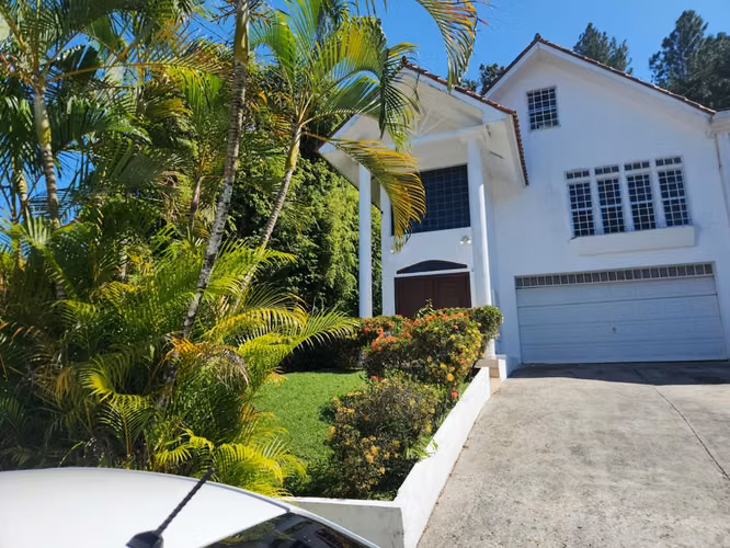 Más espacio y privacidad: casa de 2 niveles en residencial privado, lote de 728.20 m²