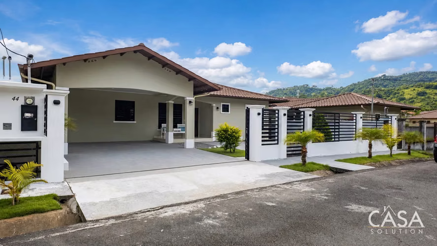 Fully Fenced 3 Bedroom Home for Sale in Las Colinas Gated Community