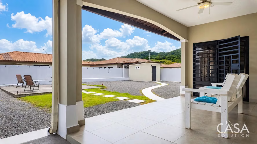 Casa de 3 Recámaras Completamente Cercada en Venta en la Comunidad Las Colinas, David - Imagen 16