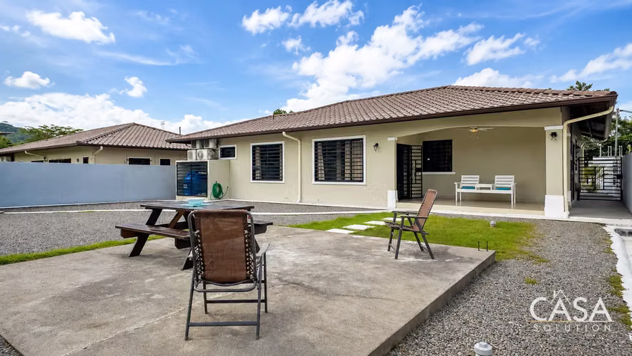 Casa de 3 Recámaras Completamente Cercada en Venta en la Comunidad Las Colinas, David - Imagen 14