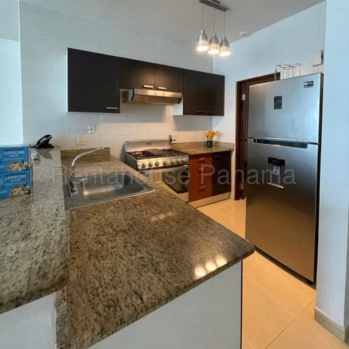 Apartamento amoblado de 102mts Ave. Balboa
