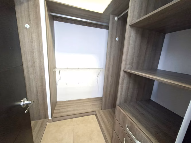 27685. Se vende apartamento amoblado 154m, 3 recamaras, 3.5 baños.