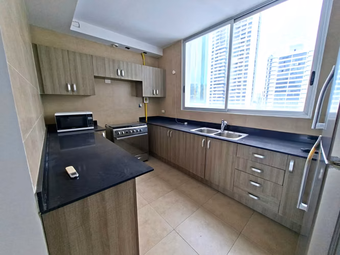 27685. Se vende apartamento amoblado 154m, 3 recamaras, 3.5 baños.