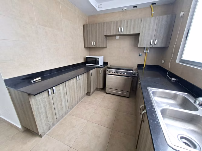 27685. Se vende apartamento amoblado 154m, 3 recamaras, 3.5 baños.