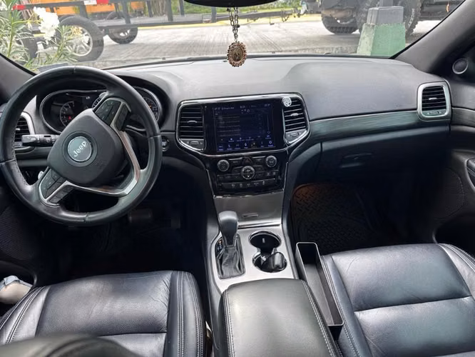 SE VENDE - JEEP GRAND CHEROKEE LAREDO - Imagen 4