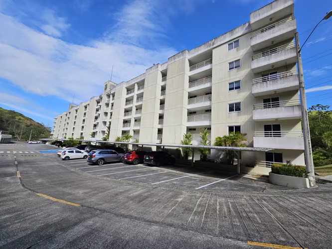 Venta de Apartamento con Patio y Terraza Privada en PH Altamira Gardens. Oportunidad