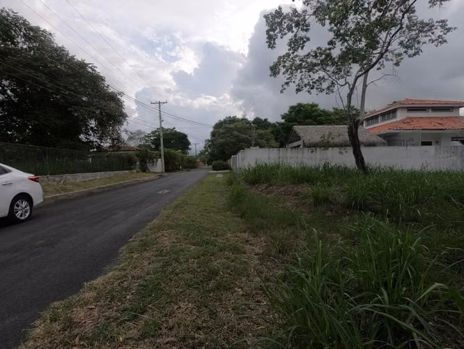 Vendo Terreno en Coronado OF26-8171