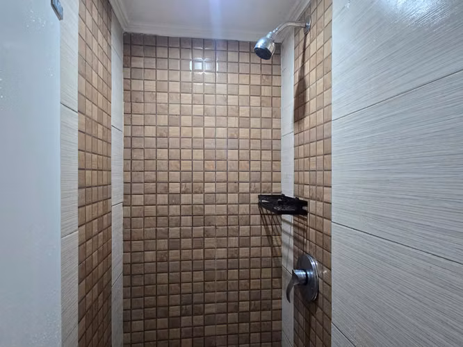 Habitación amoblada en Obarrio con aire acondicionado y nevera - Imagen 10