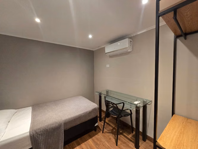 Habitación amoblada en Obarrio con aire acondicionado y nevera - Imagen 5