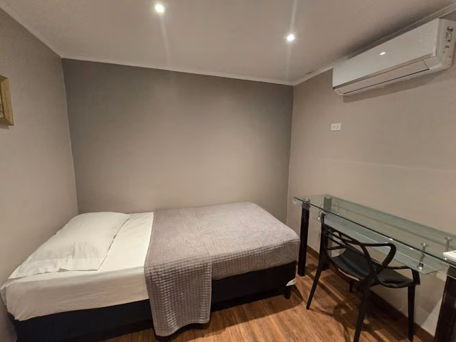 Habitación amoblada en Obarrio con aire acondicionado y nevera - Imagen 2