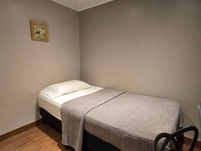 Habitación amoblada en Obarrio con aire acondicionado y nevera - Imagen 4