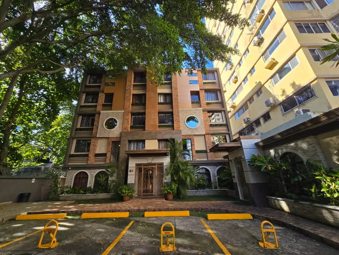 Habitación amoblada en Obarrio con aire acondicionado y nevera - Imagen 15