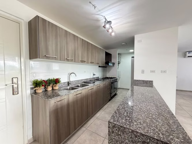 alquilo apartamento amoblado en ph hacienda del golf k.t - Imagen 5