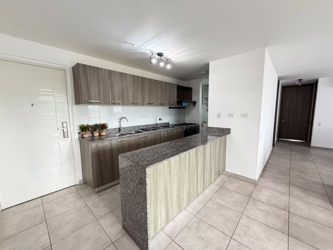 alquilo apartamento amoblado en ph hacienda del golf k.t - Imagen 6