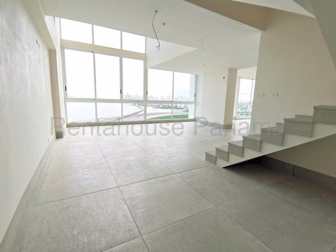 Venta de  Penthouse en Costa del Este excelente oportunidad
