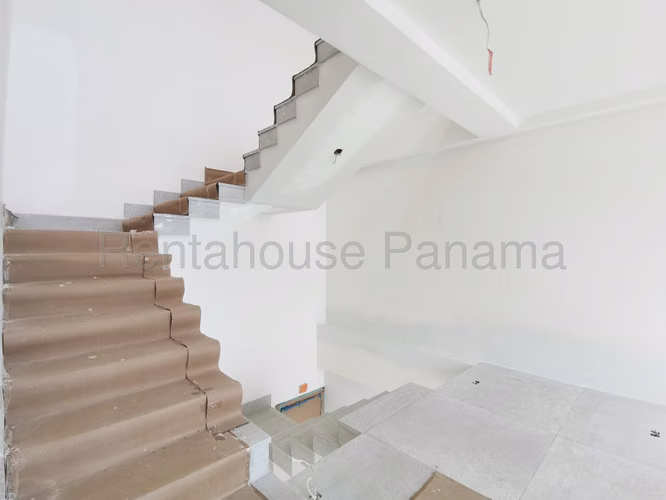 Venta de  Penthouse en Costa del Este excelente oportunidad